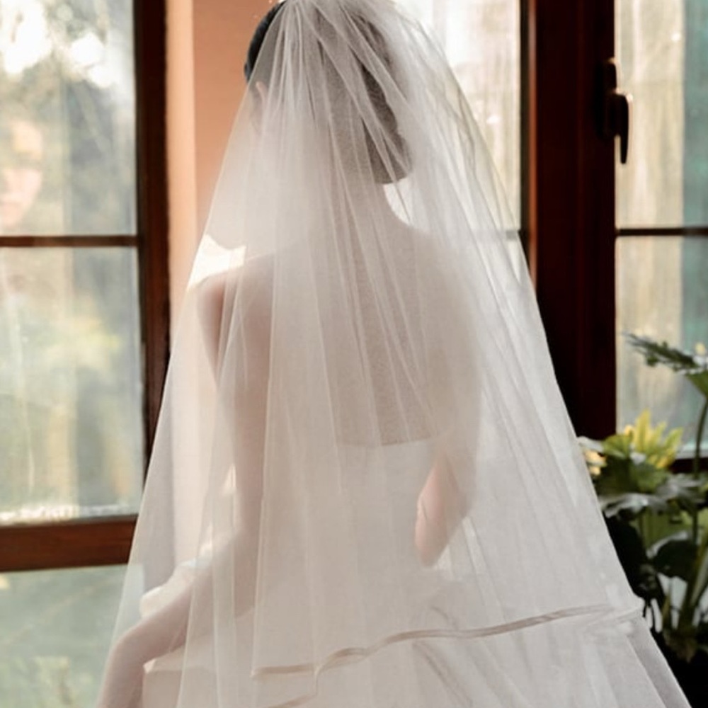 Elegant White Bridal Veil